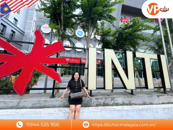 Đại diện du học Việt Phương ở đại học INTI Malaysia