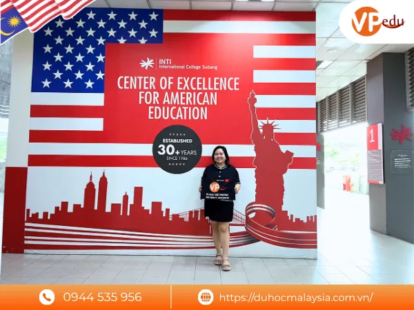 Đại diện du học Việt Phương ở đại học INTI Malaysia