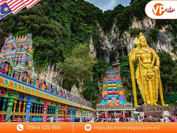 Động Batu Caves - địa điểm du lịch nổi tiếng ở Malaysia 