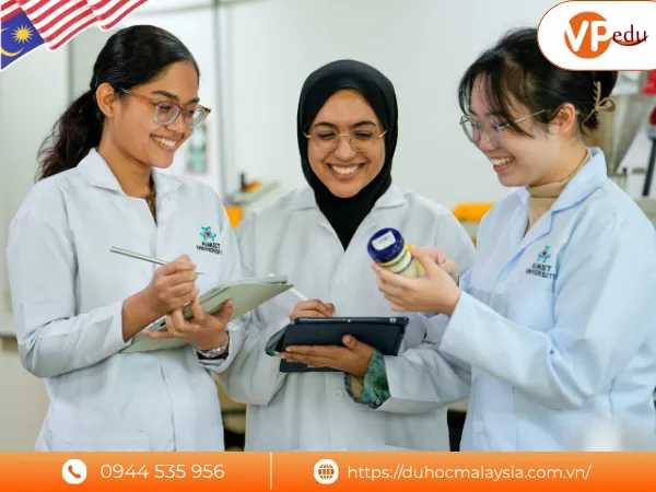 Học phí và học bổng cho sinh viên quốc tế đại học AIMST
