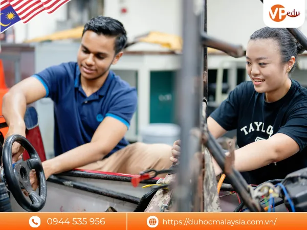 Sinh viên ngành Kỹ thuật ô tô tại Malaysia học tập và thực hành thực tế