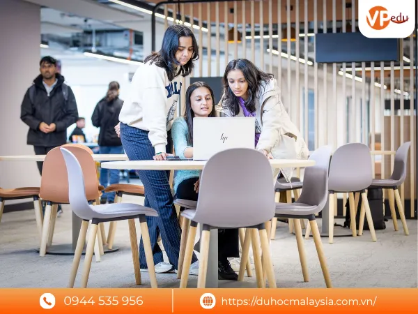 Học phí đại học De Montfort, UK