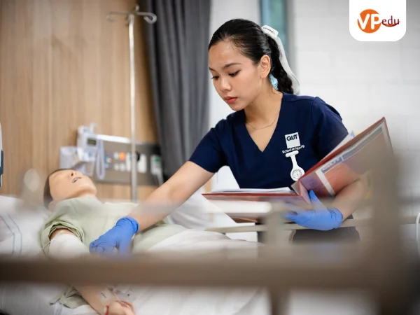 Nên học thẳng tại QUT hay học tại Malaysia trước?